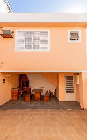 Casa à venda com 283m², 4 quartos e 3 vagasFundos - Edícula