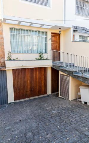 Casa à venda com 283m², 4 quartos e 3 vagasEntrada