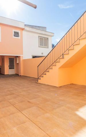 Casa à venda com 283m², 4 quartos e 3 vagasFundos