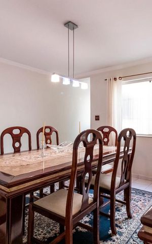 Casa à venda com 283m², 4 quartos e 3 vagas1o. Andar - Sala de jantar