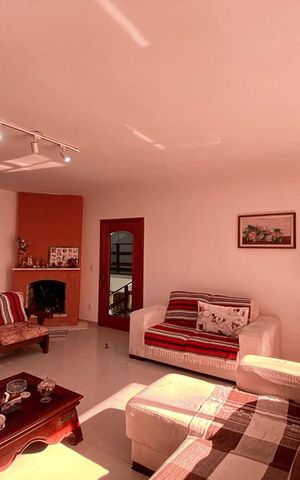 Casa à venda com 270m², 3 quartos e 3 vagas Casa à venda com 270m², 3 quartos e 3 vagasSala de Estar