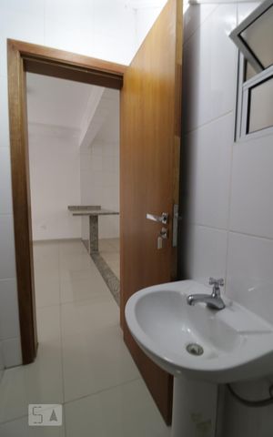 Casa de condomínio à venda com 105m², 3 quartos e 2 vagasLavabo