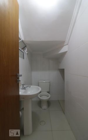 Casa de condomínio à venda com 105m², 3 quartos e 2 vagasLavabo