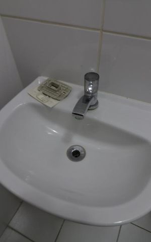 Casa de condomínio à venda com 105m², 3 quartos e 2 vagasBanheiro Social - pia