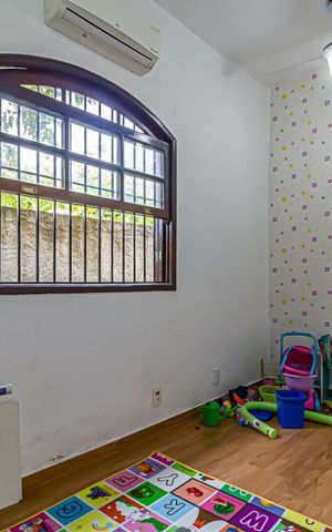 Casa à venda com 600m², 3 quartos e 4 vagas Casa à venda com 600m², 3 quartos e 4 vagasQuarto 1