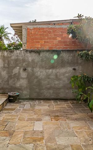 Casa à venda com 600m², 3 quartos e 4 vagas Casa à venda com 600m², 3 quartos e 4 vagasQuintal