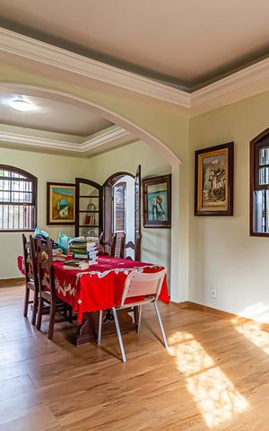 Casa à venda com 600m², 3 quartos e 4 vagas Casa à venda com 600m², 3 quartos e 4 vagasSala 1