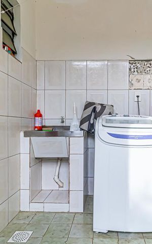 Casa à venda com 600m², 3 quartos e 4 vagas Casa à venda com 600m², 3 quartos e 4 vagasLavanderia