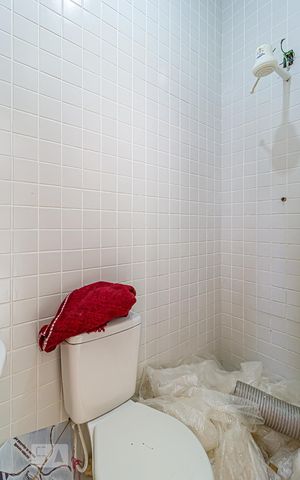 Casa à venda com 600m², 3 quartos e 4 vagas Casa à venda com 600m², 3 quartos e 4 vagasBanheiro de Serviço