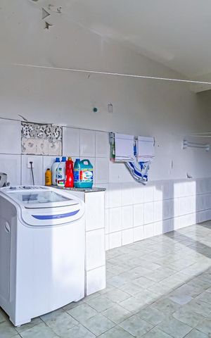Casa à venda com 600m², 3 quartos e 4 vagas Casa à venda com 600m², 3 quartos e 4 vagasLavanderia