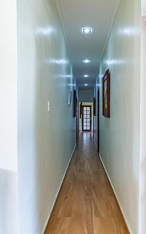 Casa à venda com 600m², 3 quartos e 4 vagas Casa à venda com 600m², 3 quartos e 4 vagasCorredor