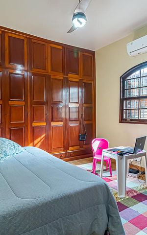 Casa à venda com 600m², 3 quartos e 4 vagas Casa à venda com 600m², 3 quartos e 4 vagasQuarto 3 - Suíte