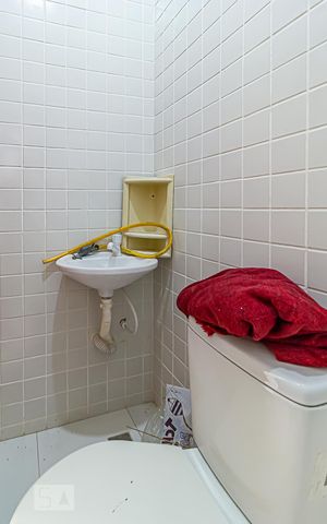 Casa à venda com 600m², 3 quartos e 4 vagas Casa à venda com 600m², 3 quartos e 4 vagasBanheiro de Serviço