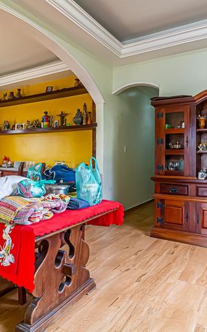 Casa à venda com 600m², 3 quartos e 4 vagas Casa à venda com 600m², 3 quartos e 4 vagasSala 1