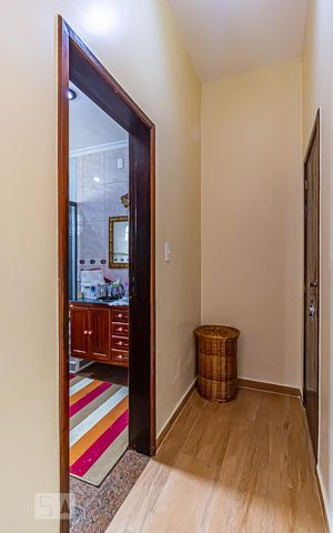 Casa à venda com 600m², 3 quartos e 4 vagas Casa à venda com 600m², 3 quartos e 4 vagasEntrada do Banheiro da Suíte