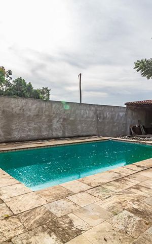 Casa à venda com 600m², 3 quartos e 4 vagas Casa à venda com 600m², 3 quartos e 4 vagasPiscina
