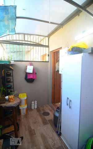 Casa à venda com 70m², 2 quartos e 1 vagaÁrea de serviço