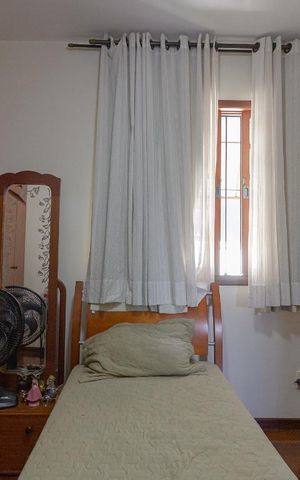 Casa à venda com 300m², 4 quartos e 2 vagas Casa à venda com 300m², 4 quartos e 2 vagasQuarto 1