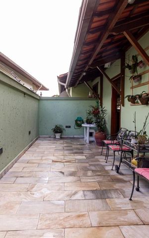 Casa à venda com 300m², 4 quartos e 2 vagas Casa à venda com 300m², 4 quartos e 2 vagasÁrea Externa Sala de Jantar