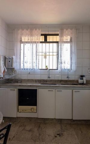 Casa à venda com 300m², 4 quartos e 2 vagas Casa à venda com 300m², 4 quartos e 2 vagasCozinha