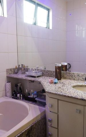 Casa à venda com 300m², 4 quartos e 2 vagas Casa à venda com 300m², 4 quartos e 2 vagasBanheiro da Suíte 1