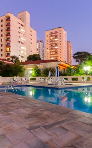 Apartamento à venda com 500m², 5 quartos e 5 vagas Apartamento à venda com 500m², 5 quartos e 5 vagasÁrea comum - Piscina