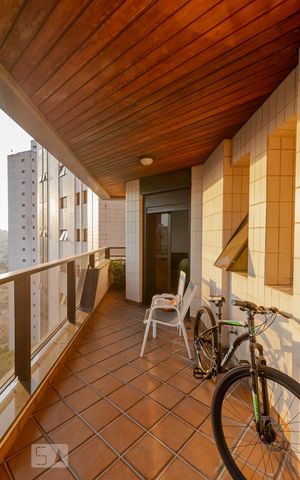 Apartamento à venda com 500m², 5 quartos e 5 vagas Apartamento à venda com 500m², 5 quartos e 5 vagasSacada da Suite 1