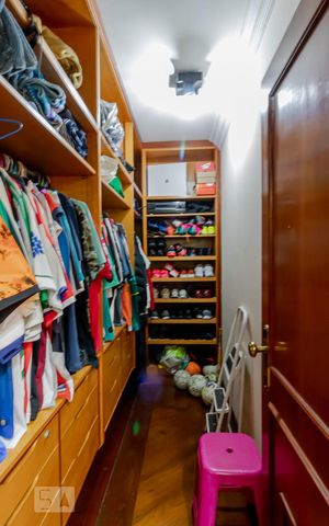 Apartamento à venda com 500m², 5 quartos e 5 vagas Apartamento à venda com 500m², 5 quartos e 5 vagasCloset da Suite 2