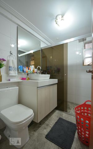 Apartamento à venda com 70m², 2 quartos e 1 vaga Apartamento à venda com 70m², 2 quartos e 1 vagaBanheiro