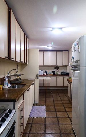 Apartamento à venda com 300m², 4 quartos e 2 vagas Apartamento à venda com 300m², 4 quartos e 2 vagasCozinha
