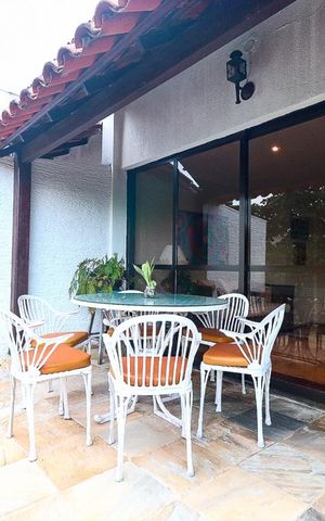 Apartamento à venda com 300m², 4 quartos e 2 vagas Apartamento à venda com 300m², 4 quartos e 2 vagasVaranda da Sala