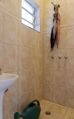 Casa para alugar com 220m², 3 quartos e 1 vaga Casa para alugar com 220m², 3 quartos e 1 vagaBanheiro de Serviço