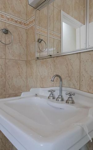 Casa para alugar com 220m², 3 quartos e 1 vaga Casa para alugar com 220m², 3 quartos e 1 vagaBanheiro