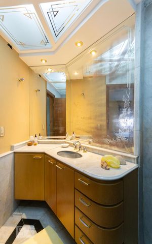 Apartamento à venda com 120m², 3 quartos e 2 vagas Apartamento à venda com 120m², 3 quartos e 2 vagasBanheiro da Suíte