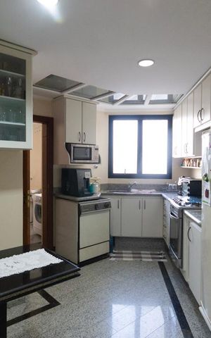 Apartamento à venda com 120m², 3 quartos e 2 vagas Apartamento à venda com 120m², 3 quartos e 2 vagasCozinha