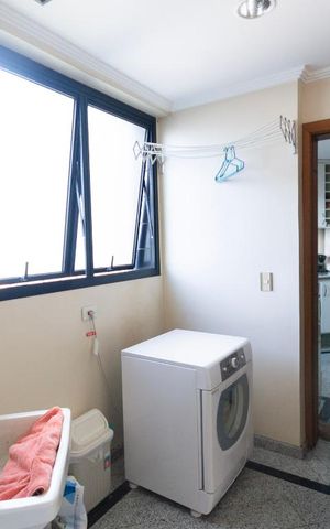 Apartamento à venda com 120m², 3 quartos e 2 vagas Apartamento à venda com 120m², 3 quartos e 2 vagasÁrea de Serviço