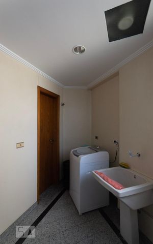 Apartamento à venda com 120m², 3 quartos e 2 vagas Apartamento à venda com 120m², 3 quartos e 2 vagasÁrea de Serviço