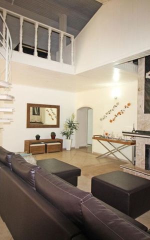 Casa para alugar com 1600m², 6 quartos e 8 vagasSala