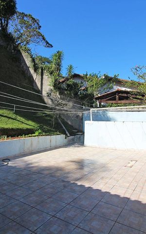 Casa para alugar com 1600m², 6 quartos e 8 vagasQuintal