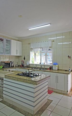 Casa para alugar com 1600m², 6 quartos e 8 vagasCozinha
