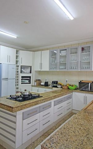 Casa para alugar com 1600m², 6 quartos e 8 vagasCozinha