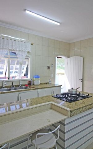 Casa para alugar com 1600m², 6 quartos e 8 vagasCozinha