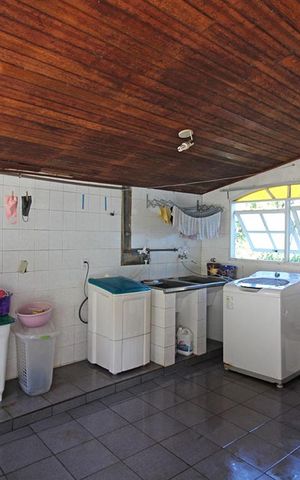 Casa para alugar com 1600m², 6 quartos e 8 vagasLavanderia