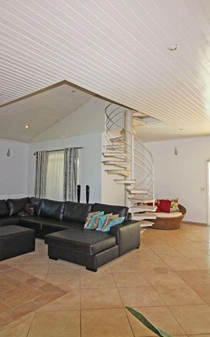 Casa para alugar com 1600m², 6 quartos e 8 vagasSala
