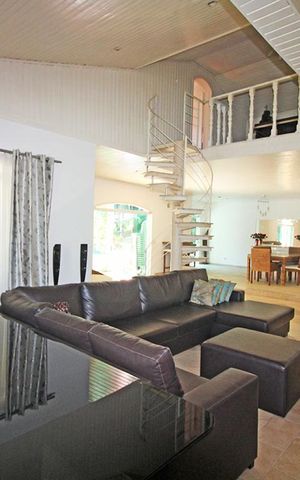 Casa para alugar com 1600m², 6 quartos e 8 vagasSala