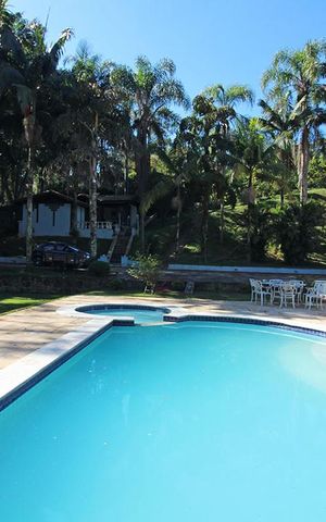 Casa para alugar com 1600m², 6 quartos e 8 vagasPiscina