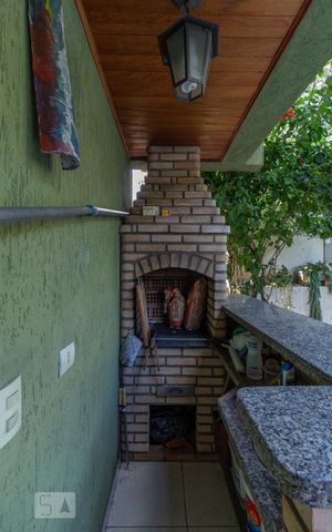 Casa à venda com 220m², 3 quartos e 3 vagas Casa à venda com 220m², 3 quartos e 3 vagasChurrasqueira