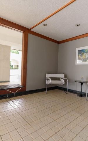 Apartamento à venda com 75m², 2 quartos e 1 vaga Apartamento à venda com 75m², 2 quartos e 1 vagaHall