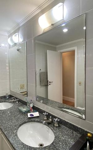 Apartamento à venda com 212m², 3 quartos e 3 vagas Apartamento à venda com 212m², 3 quartos e 3 vagasBanheiro da Suíte 1