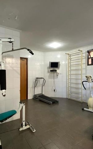 Apartamento à venda com 212m², 3 quartos e 3 vagas Apartamento à venda com 212m², 3 quartos e 3 vagasÁrea comum - Academia
